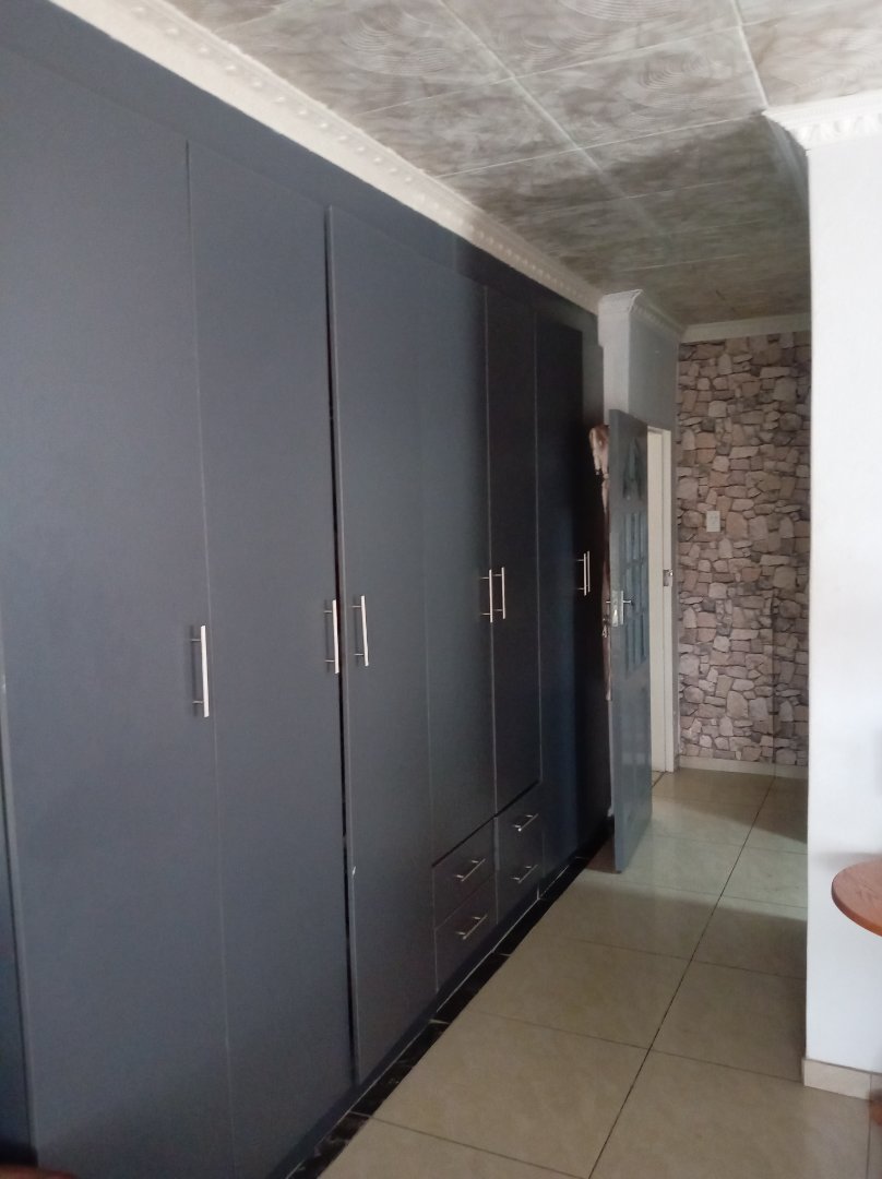 5 Bedroom Property for Sale in Riamar Park Gauteng