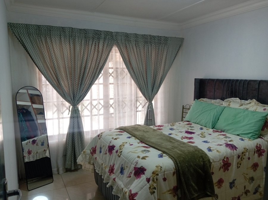 5 Bedroom Property for Sale in Riamar Park Gauteng