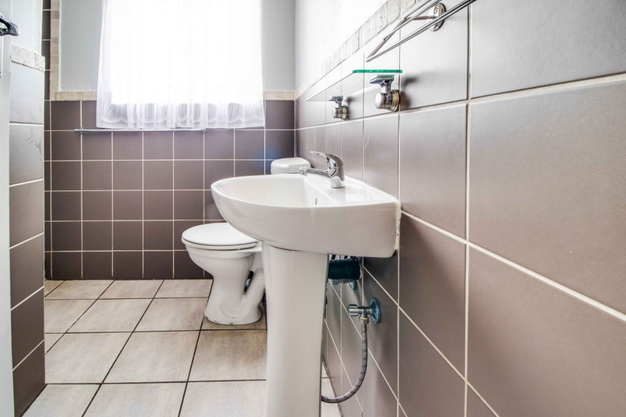 2 Bedroom Property for Sale in Buccleuch Gauteng