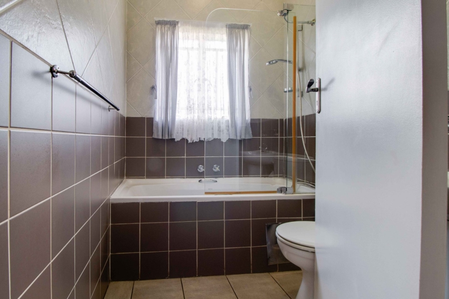 2 Bedroom Property for Sale in Buccleuch Gauteng