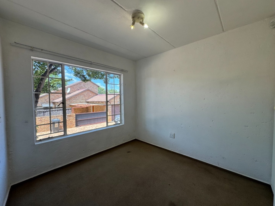 2 Bedroom Property for Sale in Amberfield Gauteng