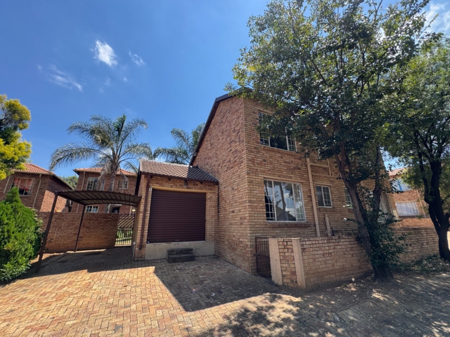 2 Bedroom Property for Sale in Amberfield Gauteng