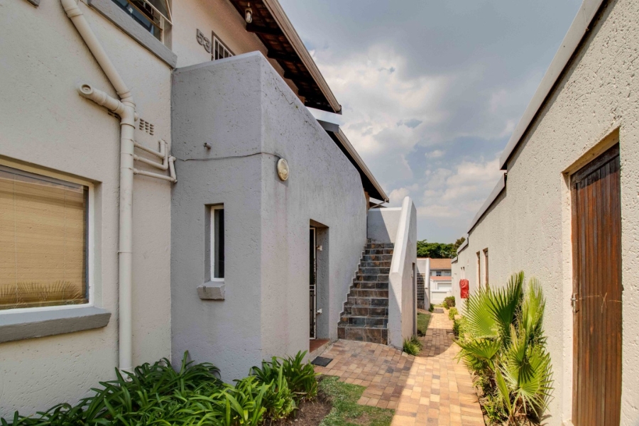 2 Bedroom Property for Sale in Buccleuch Gauteng