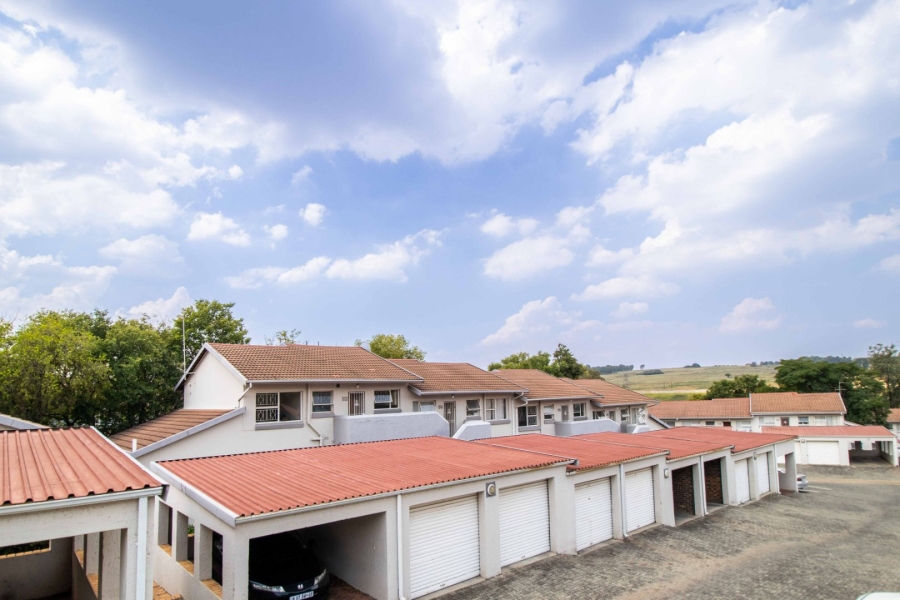 2 Bedroom Property for Sale in Buccleuch Gauteng