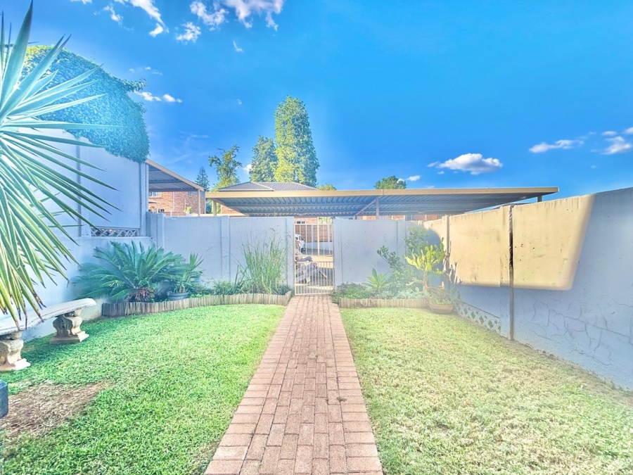 2 Bedroom Property for Sale in North Riding Gauteng