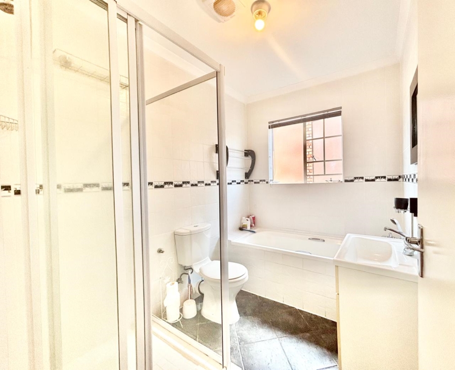 2 Bedroom Property for Sale in North Riding Gauteng