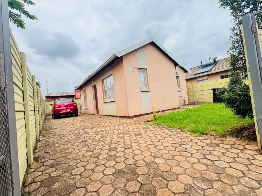 2 Bedroom Property for Sale in Sky City Gauteng