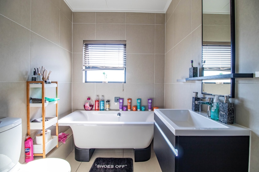 2 Bedroom Property for Sale in Greenstone Ridge Gauteng