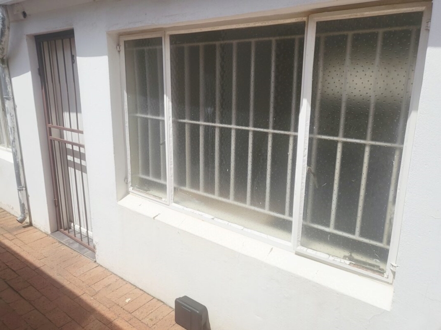 To Let  Bedroom Property for Rent in Orange Grove Gauteng