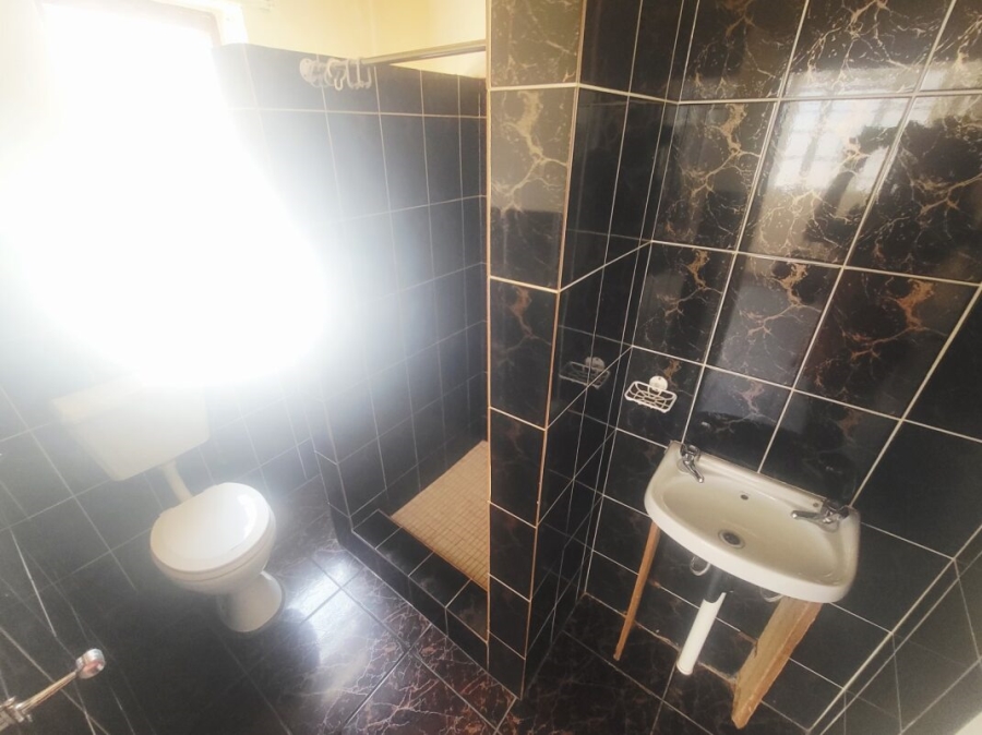 To Let  Bedroom Property for Rent in Orange Grove Gauteng