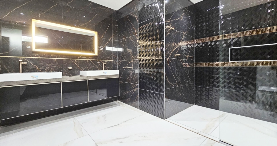 6 Bedroom Property for Sale in Three Rivers East Gauteng