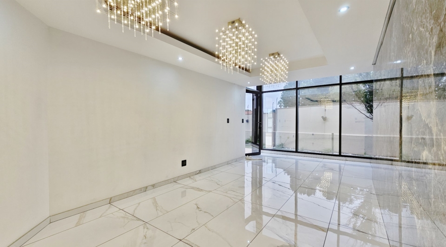 6 Bedroom Property for Sale in Three Rivers East Gauteng