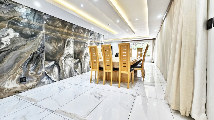 6 Bedroom Property for Sale in Three Rivers East Gauteng