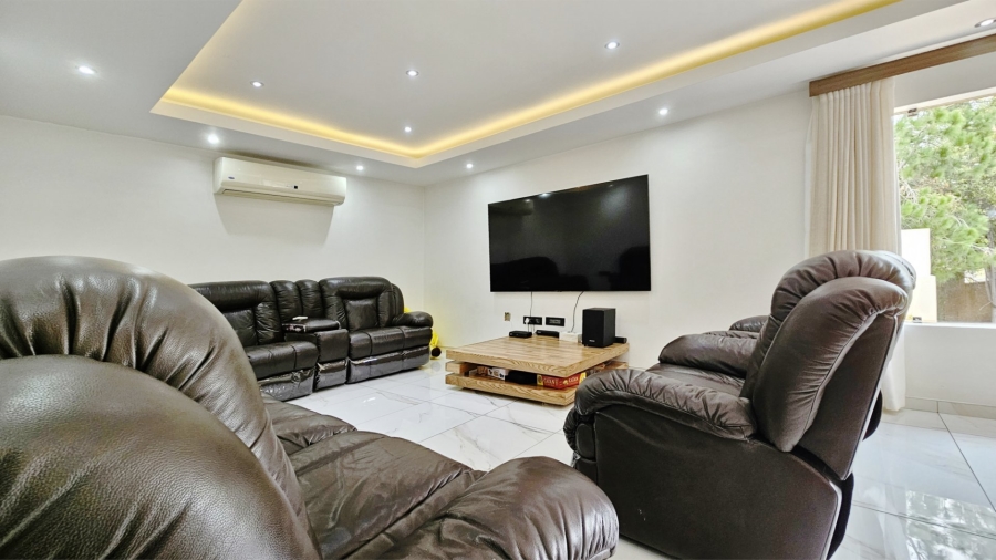 6 Bedroom Property for Sale in Three Rivers East Gauteng