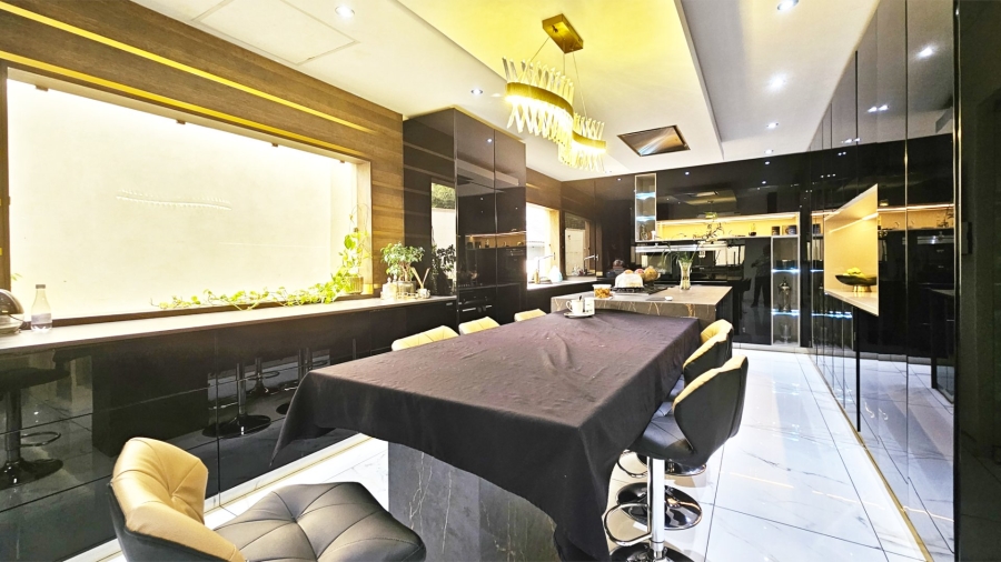 6 Bedroom Property for Sale in Three Rivers East Gauteng