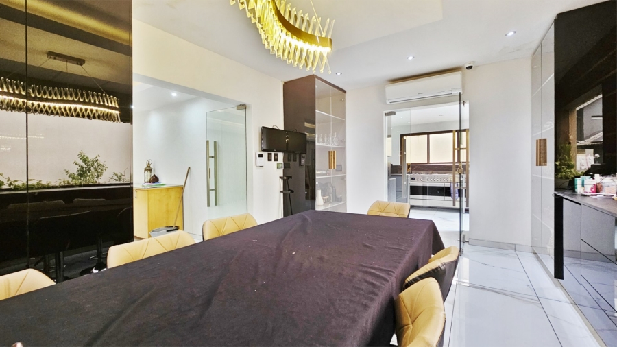 6 Bedroom Property for Sale in Three Rivers East Gauteng