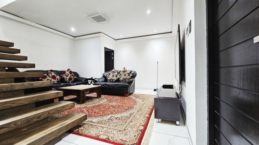 6 Bedroom Property for Sale in Three Rivers East Gauteng