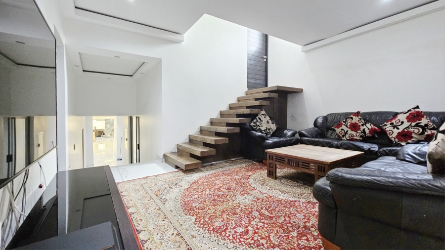 6 Bedroom Property for Sale in Three Rivers East Gauteng