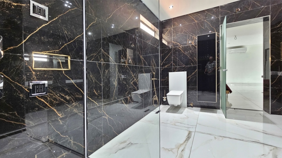 6 Bedroom Property for Sale in Three Rivers East Gauteng