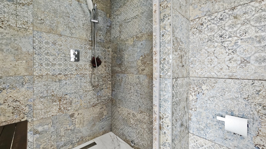 6 Bedroom Property for Sale in Three Rivers East Gauteng