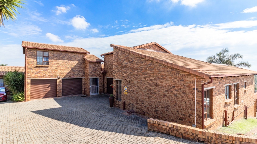 3 Bedroom Property for Sale in Rangeview Gauteng
