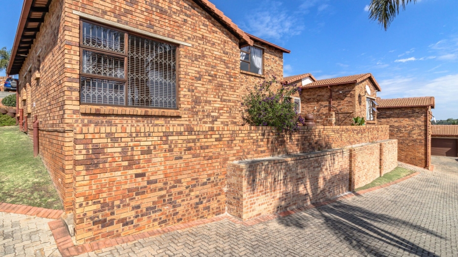 3 Bedroom Property for Sale in Rangeview Gauteng