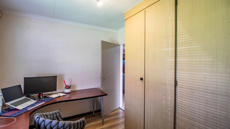 2 Bedroom Property for Sale in Bonaero Park Gauteng