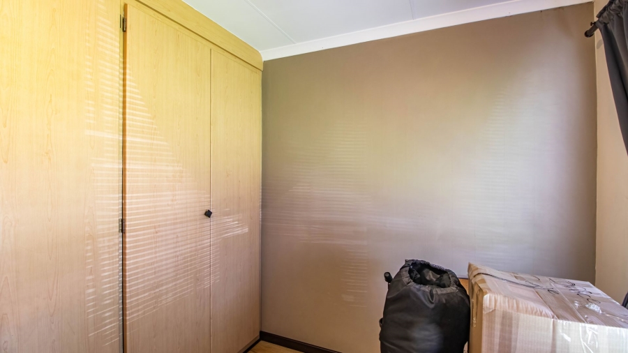 2 Bedroom Property for Sale in Bonaero Park Gauteng