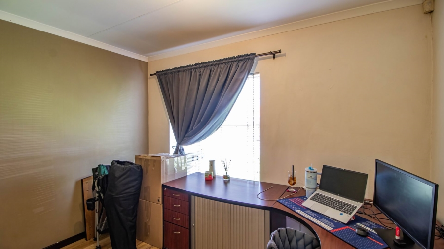 2 Bedroom Property for Sale in Bonaero Park Gauteng