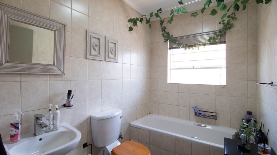 2 Bedroom Property for Sale in Bonaero Park Gauteng