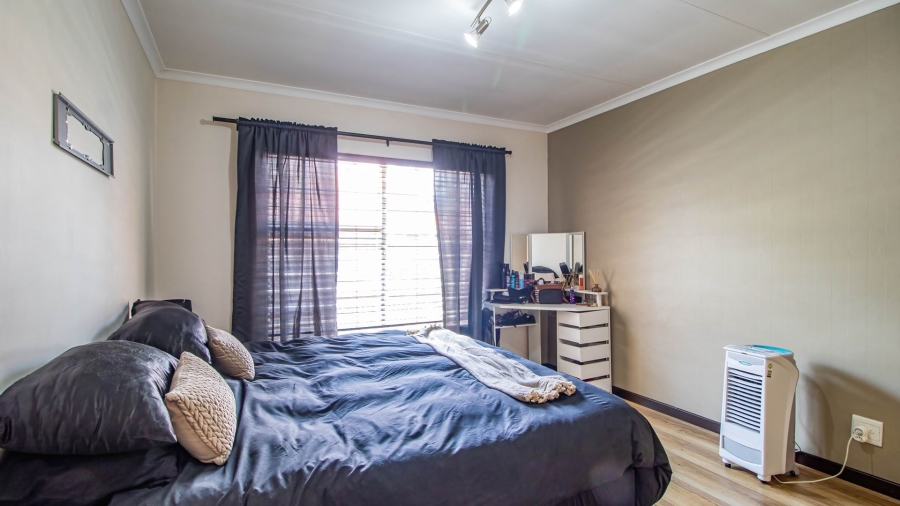 2 Bedroom Property for Sale in Bonaero Park Gauteng