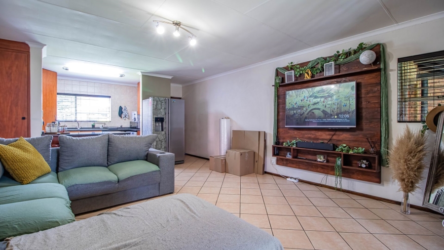 2 Bedroom Property for Sale in Bonaero Park Gauteng