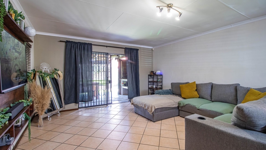 2 Bedroom Property for Sale in Bonaero Park Gauteng