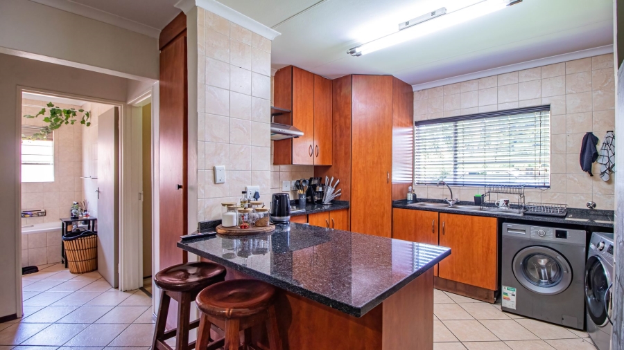 2 Bedroom Property for Sale in Bonaero Park Gauteng