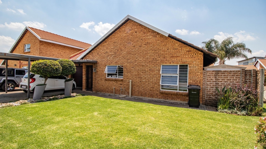 2 Bedroom Property for Sale in Bonaero Park Gauteng