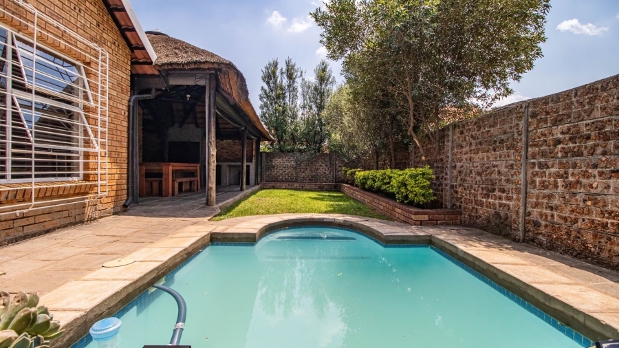 2 Bedroom Property for Sale in Bonaero Park Gauteng