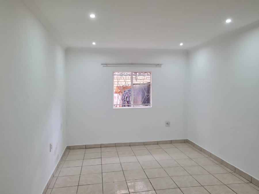 To Let 2 Bedroom Property for Rent in Lenasia Ext 2 Gauteng