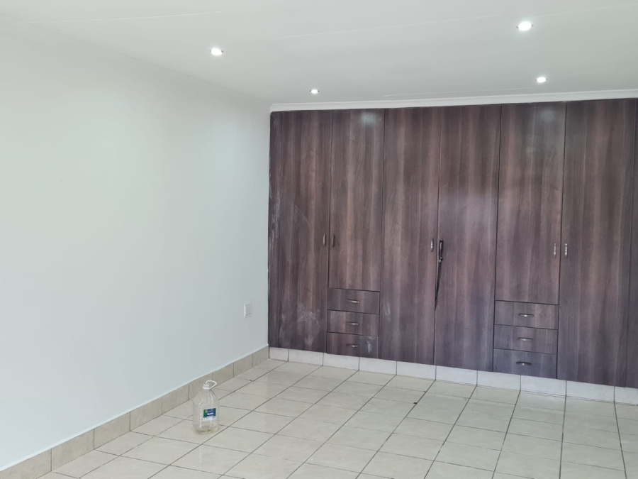 To Let 2 Bedroom Property for Rent in Lenasia Ext 2 Gauteng