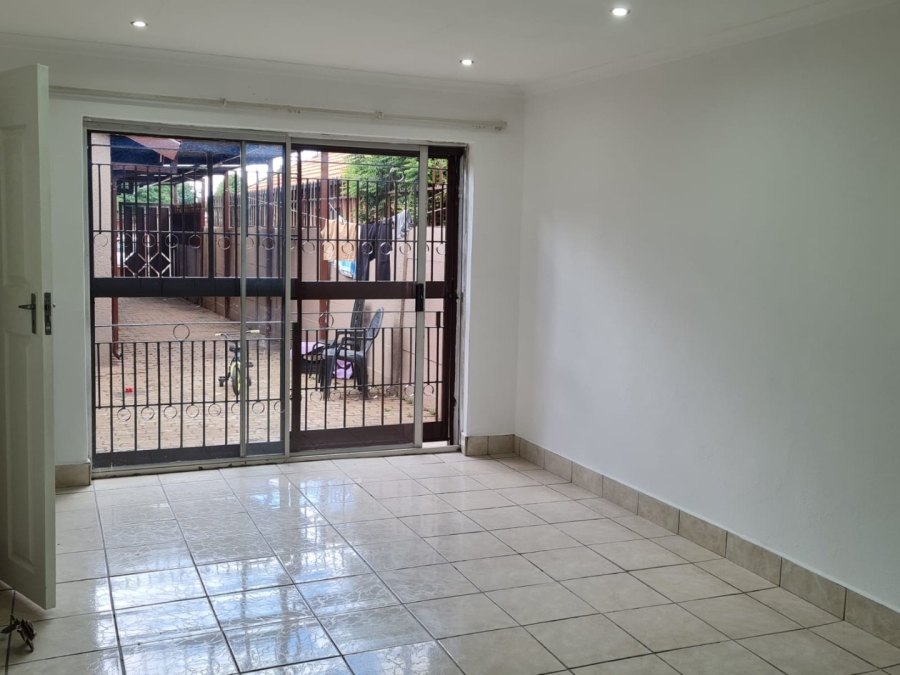 To Let 2 Bedroom Property for Rent in Lenasia Ext 2 Gauteng