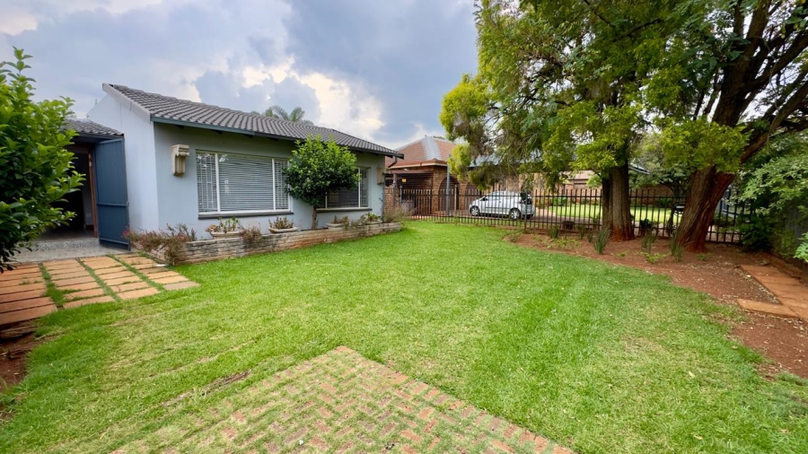 5 Bedroom Property for Sale in Eldoraigne Gauteng