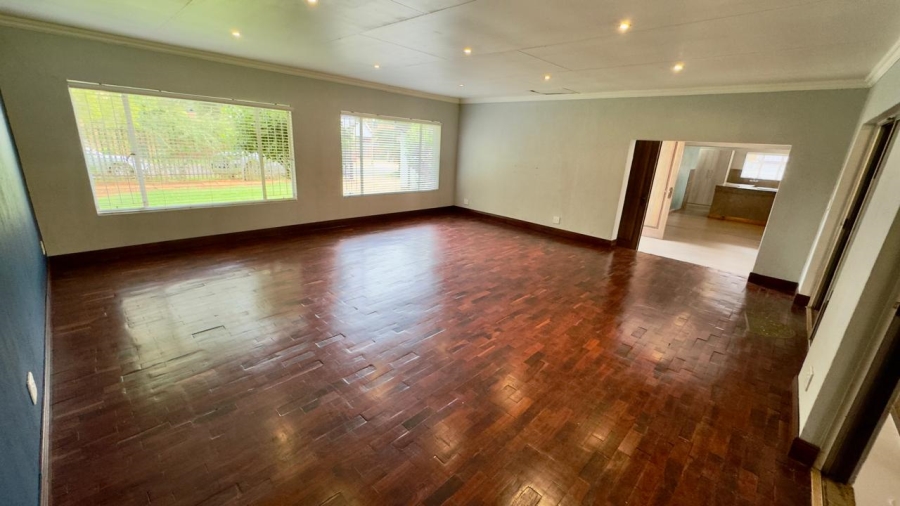 5 Bedroom Property for Sale in Eldoraigne Gauteng