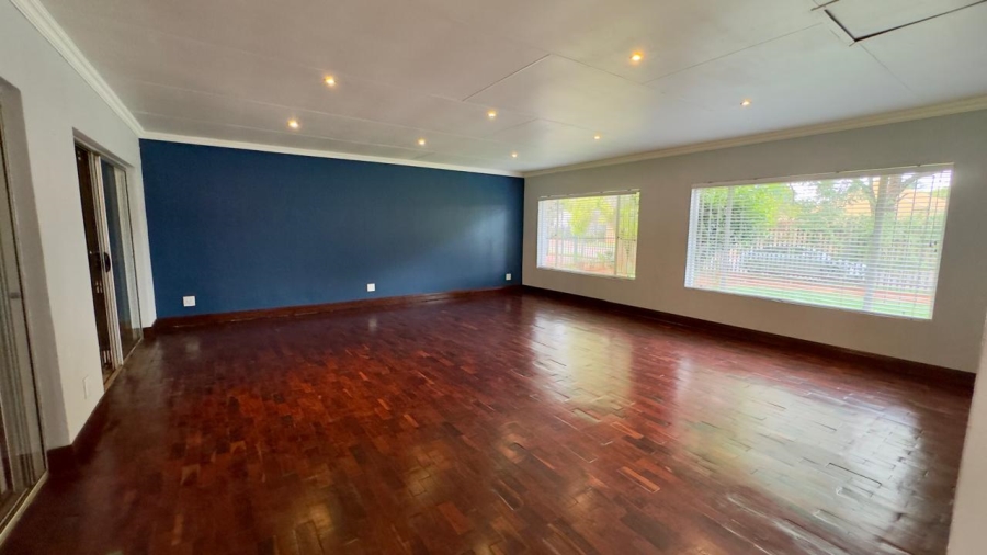 5 Bedroom Property for Sale in Eldoraigne Gauteng