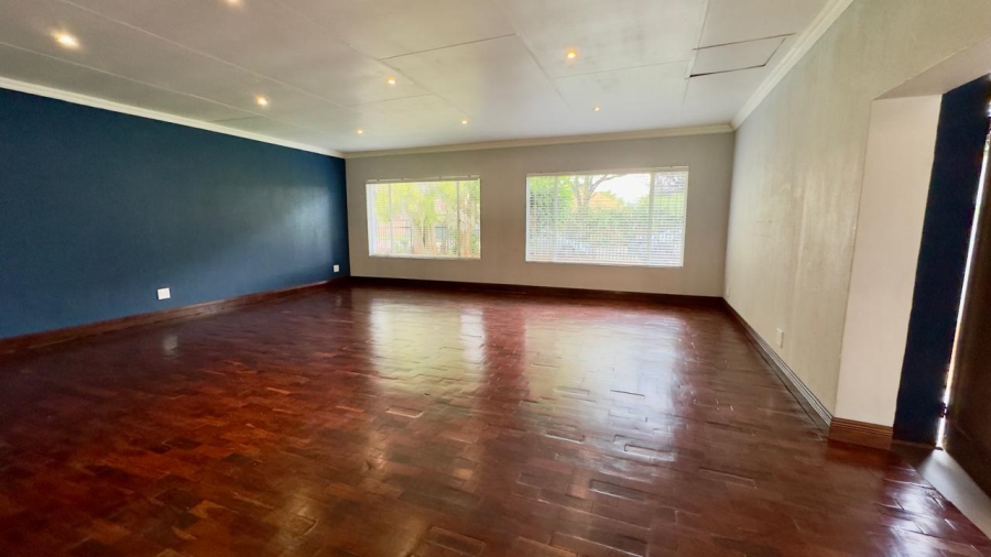 5 Bedroom Property for Sale in Eldoraigne Gauteng