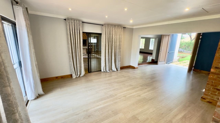5 Bedroom Property for Sale in Eldoraigne Gauteng
