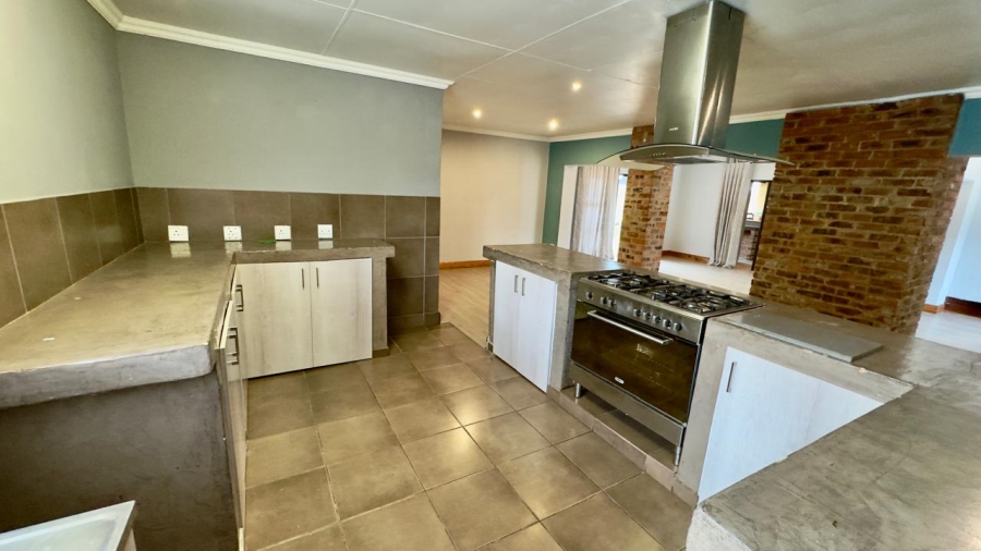 5 Bedroom Property for Sale in Eldoraigne Gauteng