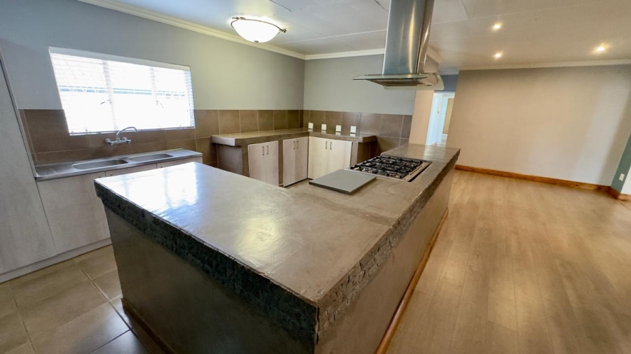 5 Bedroom Property for Sale in Eldoraigne Gauteng