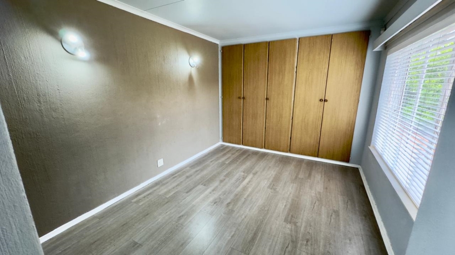 5 Bedroom Property for Sale in Eldoraigne Gauteng