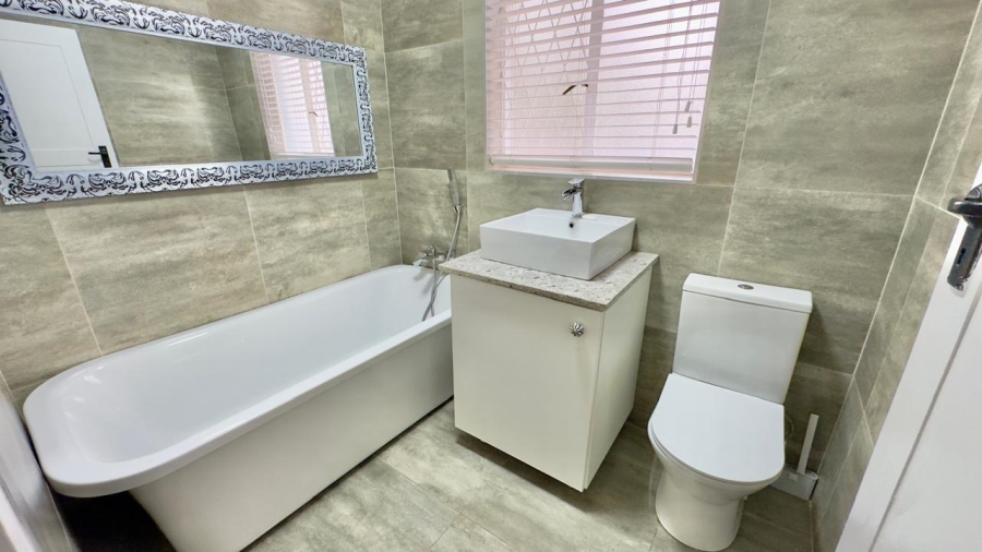 5 Bedroom Property for Sale in Eldoraigne Gauteng