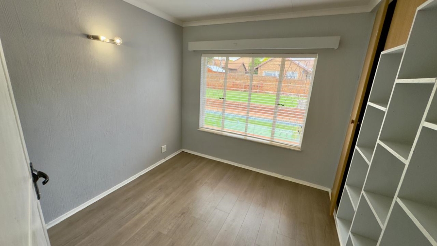 5 Bedroom Property for Sale in Eldoraigne Gauteng