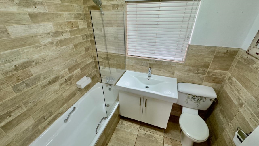 5 Bedroom Property for Sale in Eldoraigne Gauteng